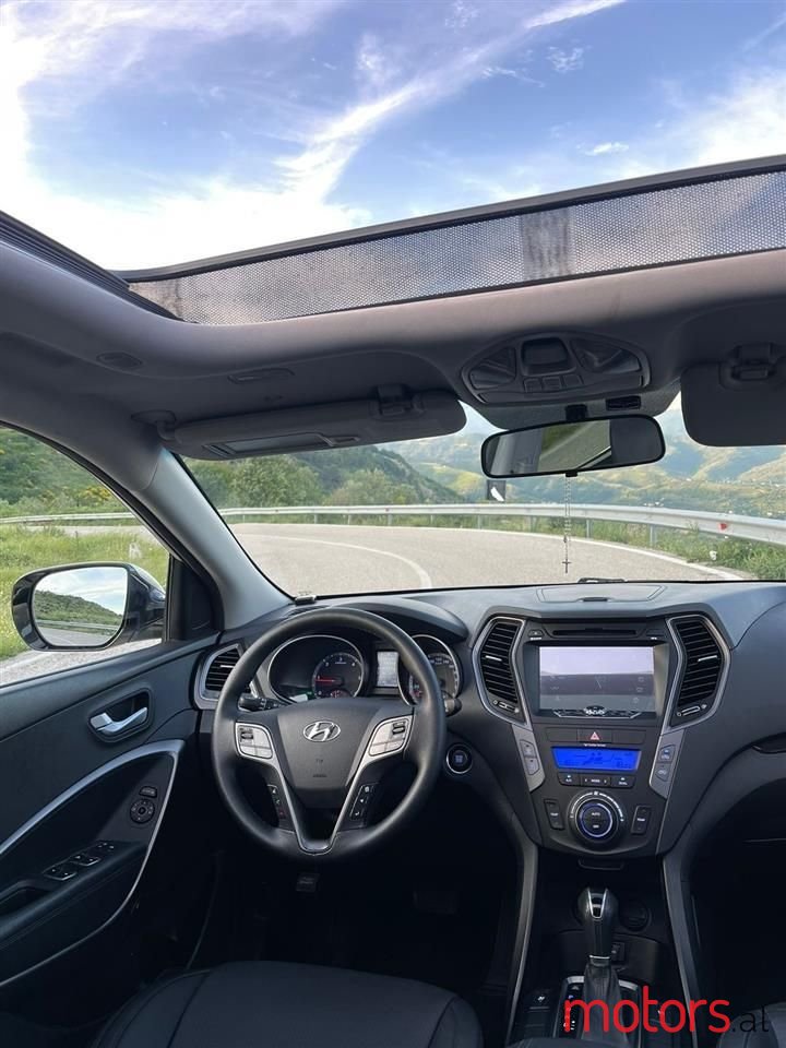 2013' Hyundai Santa Fe photo #3