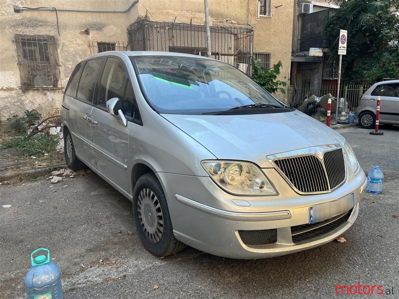 2005' Lancia Phedra photo #1