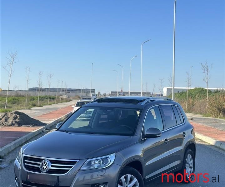 2010' Volkswagen Tiguan photo #1