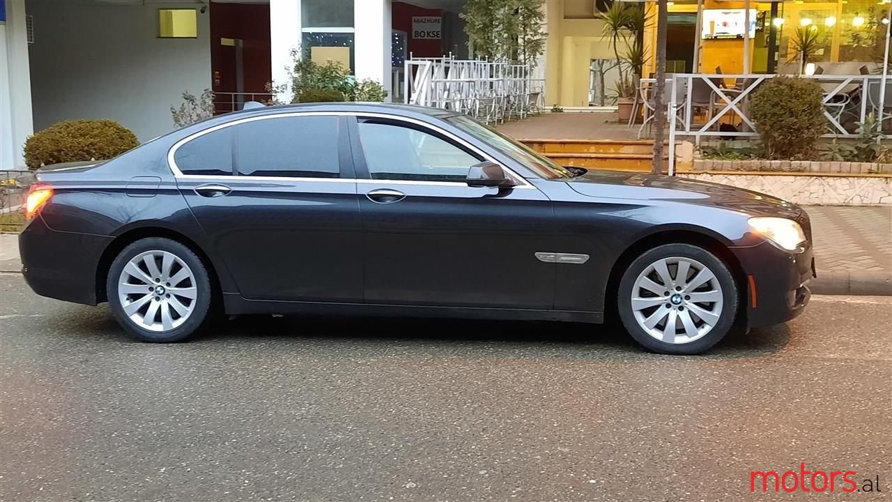 2011' BMW 750 photo #3