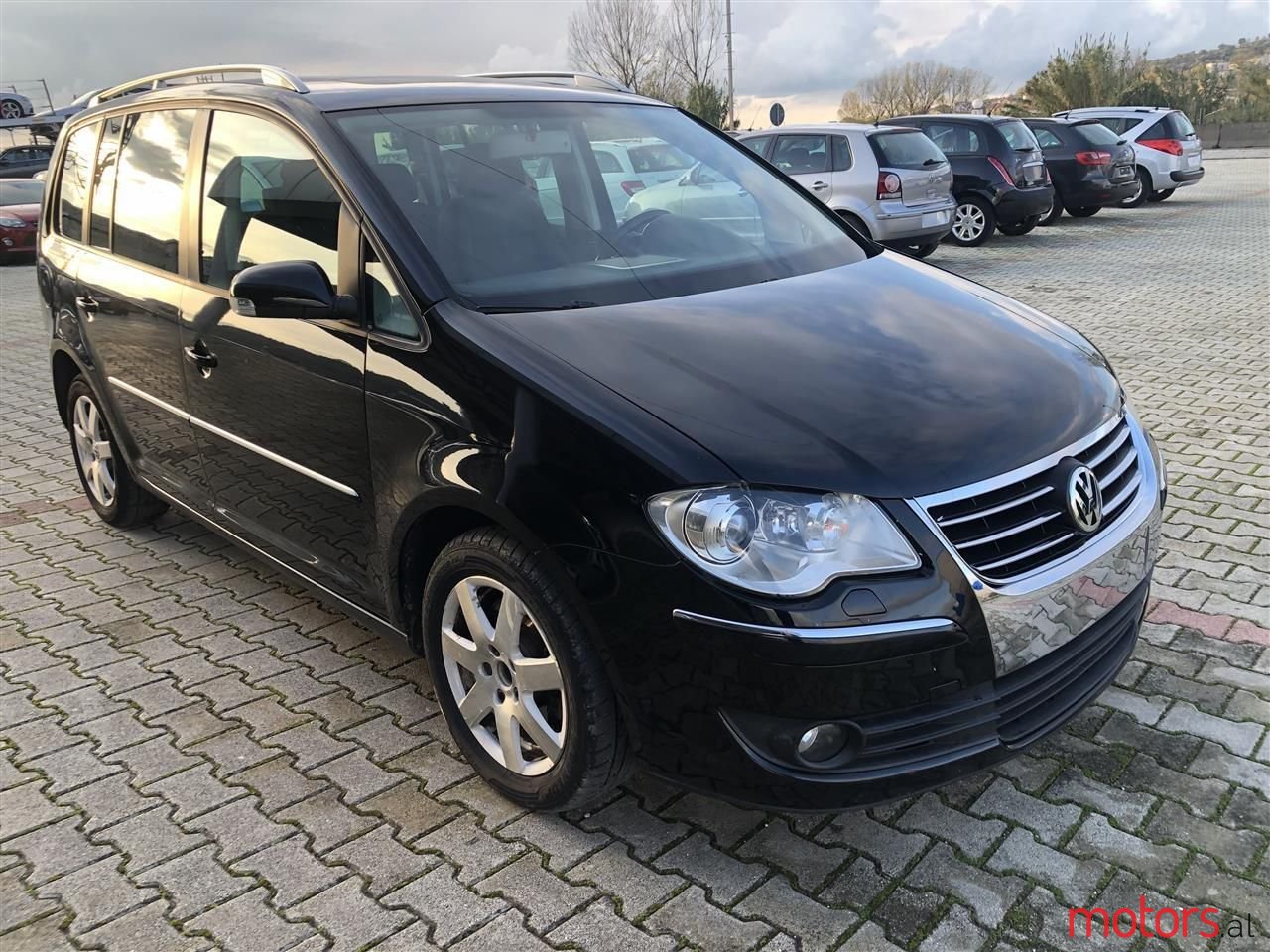 2007' Volkswagen Touran photo #1