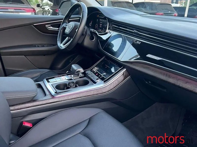 2020' Audi Q8 photo #3