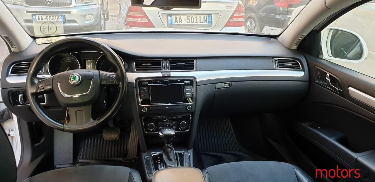 2012' Skoda Superb photo #4
