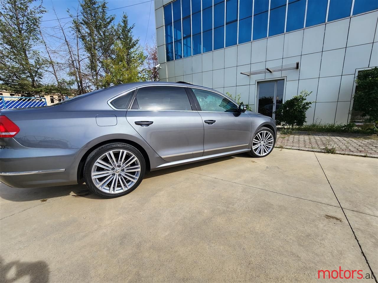 2015' Volkswagen Passat photo #3