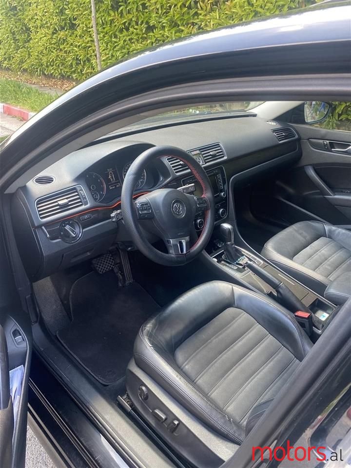 2012' Volkswagen Passat photo #2