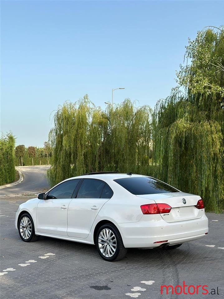 2012' Volkswagen Jetta photo #3