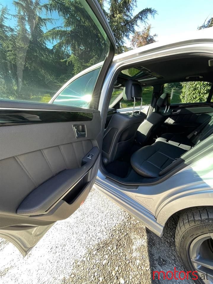 2011' Mercedes-Benz E 350 photo #3