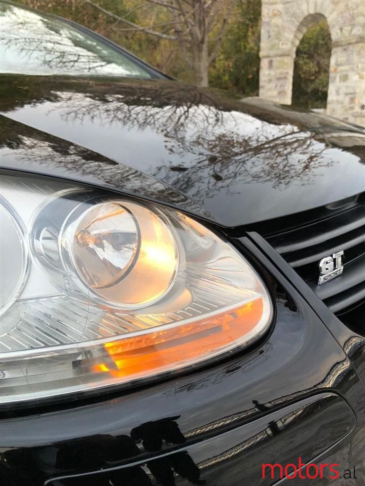 2008' Volkswagen Golf photo #5