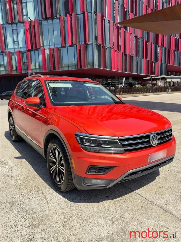 2018' Volkswagen Tiguan photo #1