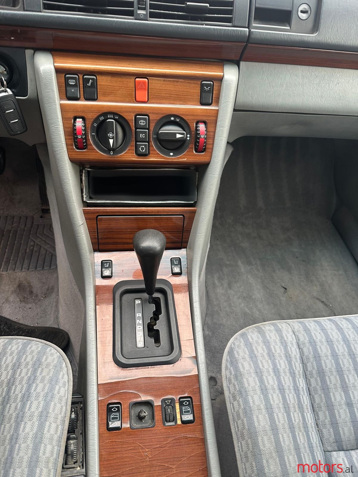 1993' Mercedes-Benz E 250 photo #3