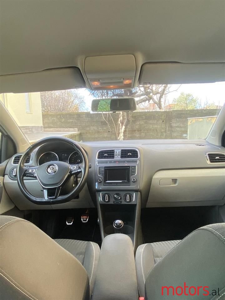 2014' Volkswagen Polo photo #6