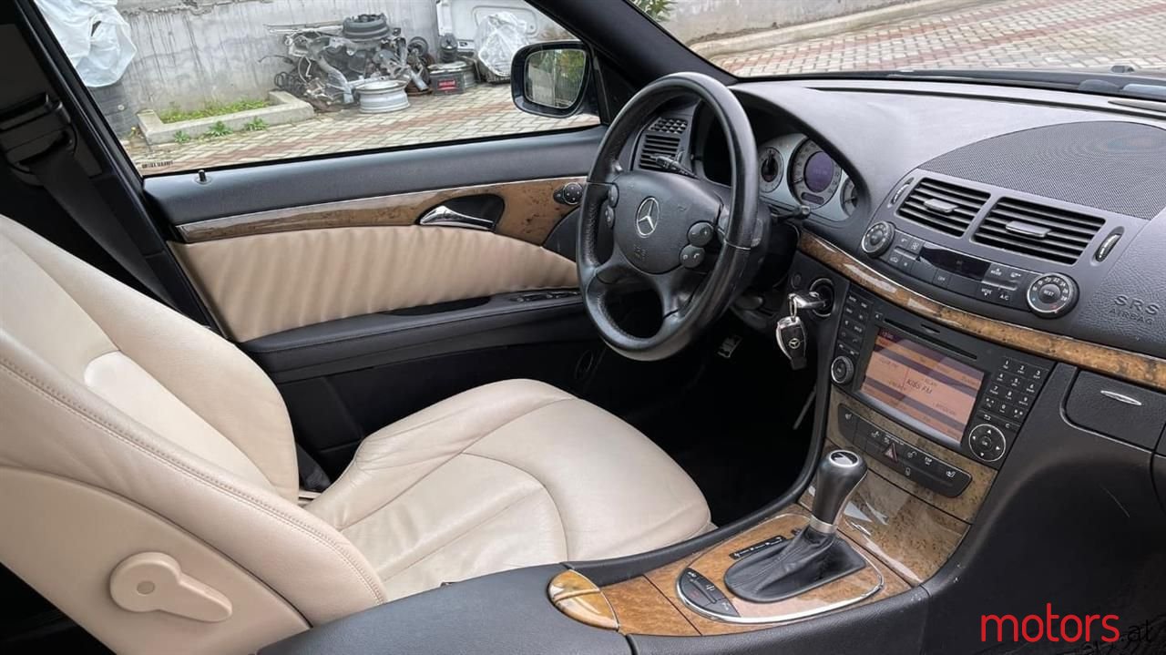 2008' Mercedes-Benz E 220 photo #6