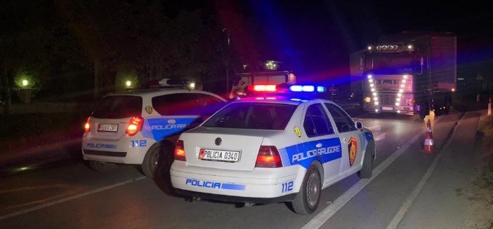 Kryente drift me automjet dhe zhduket pas urdhrit për ndalim, policia i vihet në ndjekje të riut nga Bilishti