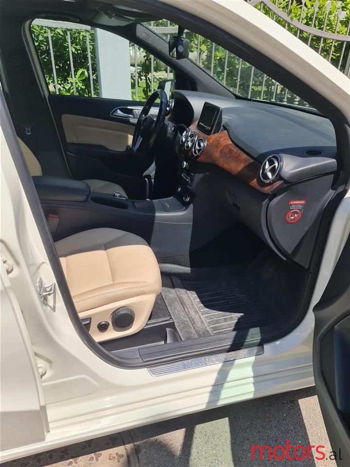2014' Mercedes-Benz B 180 photo #3