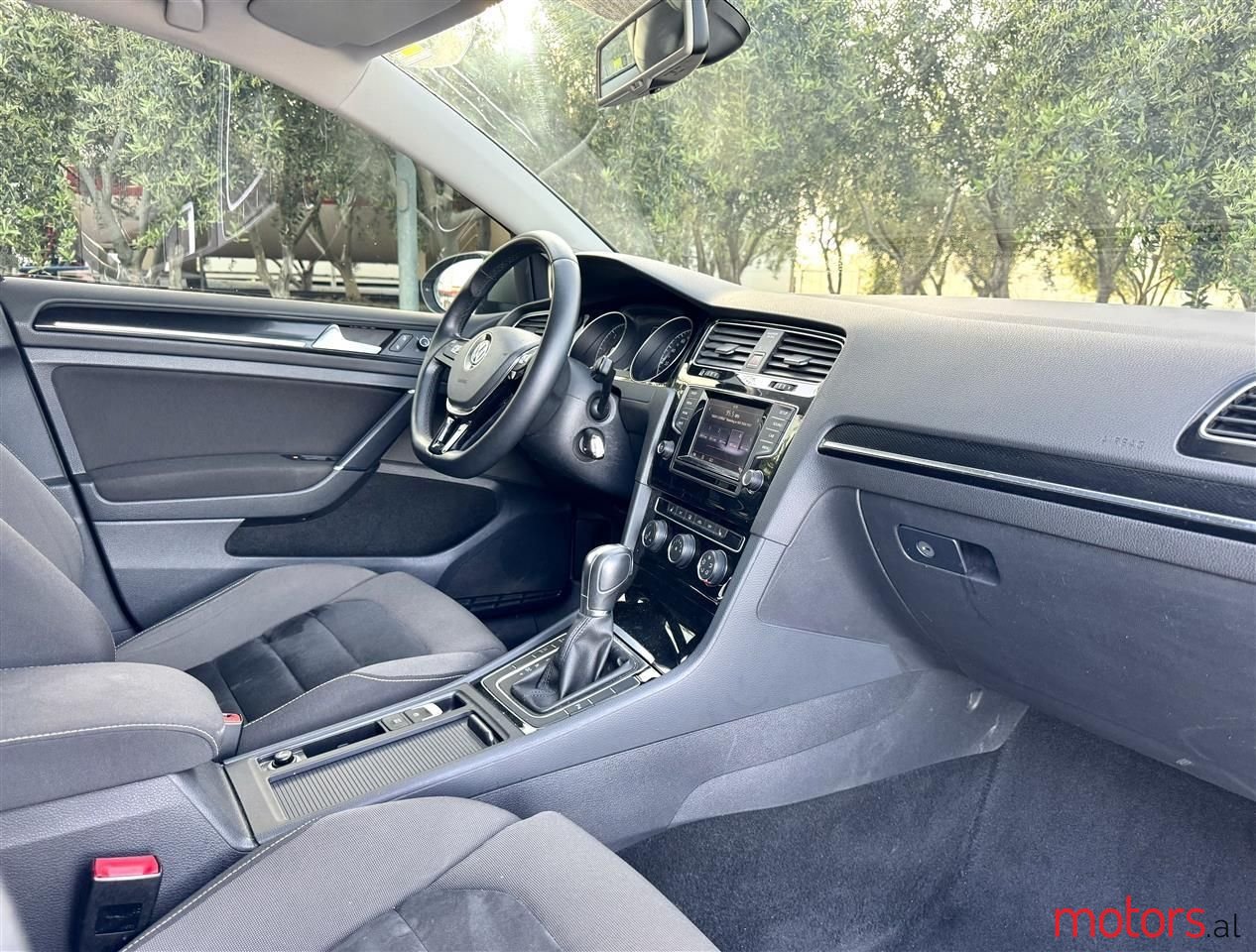 2014' Volkswagen Golf photo #2