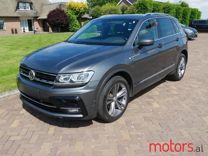 2018' Volkswagen Tiguan photo #1