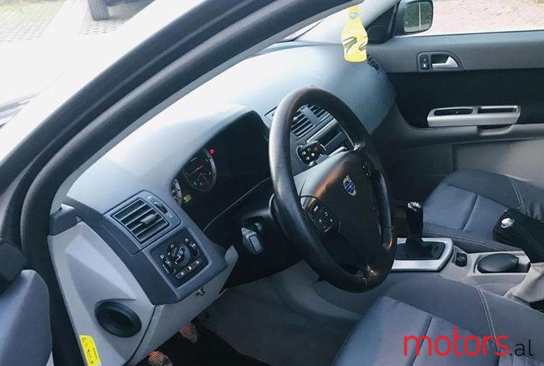 2004' Volvo V40 photo #1