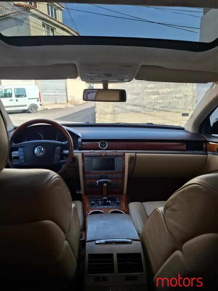 2005' Volkswagen Phaeton photo #5