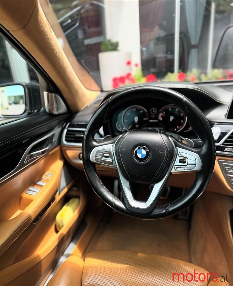 2017' BMW 740 photo #3