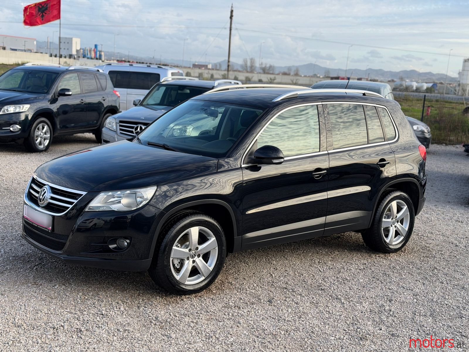2009' Volkswagen Tiguan photo #1