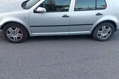 2002' Volkswagen Golf