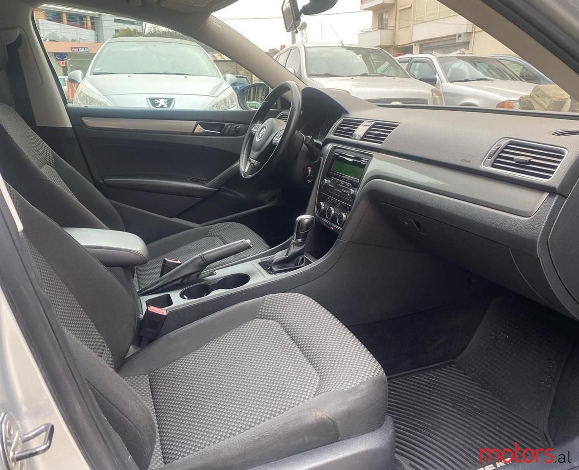 2012' Volkswagen Passat photo #6