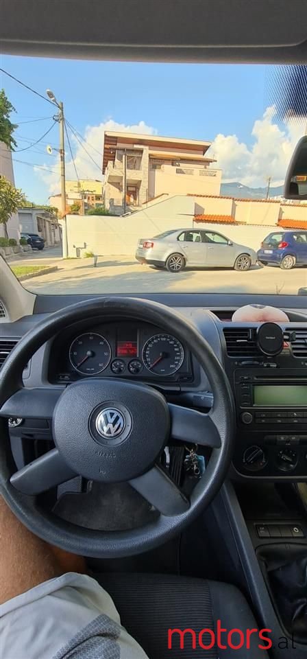 2004' Volkswagen Golf photo #4