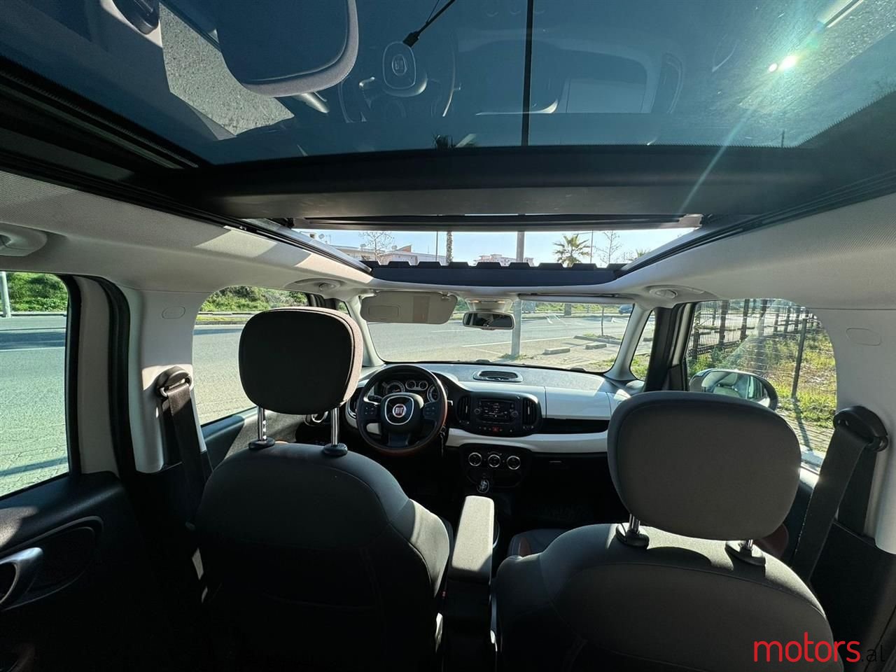 2014' Fiat 500L photo #6