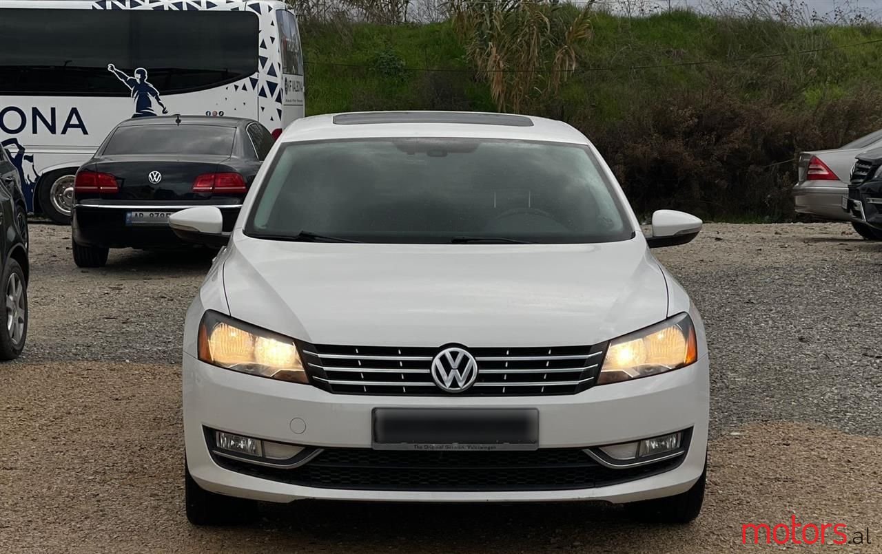 2012' Volkswagen Passat photo #1