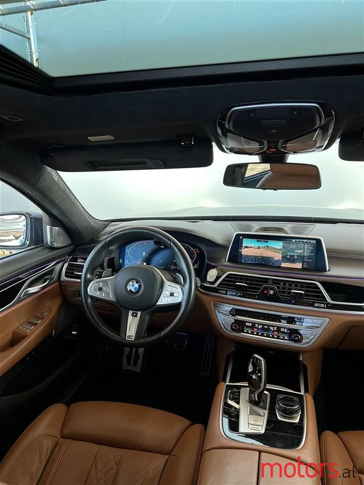 2020' BMW 750 photo #2