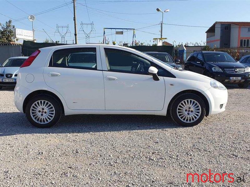 2009' Fiat Punto Evo photo #3