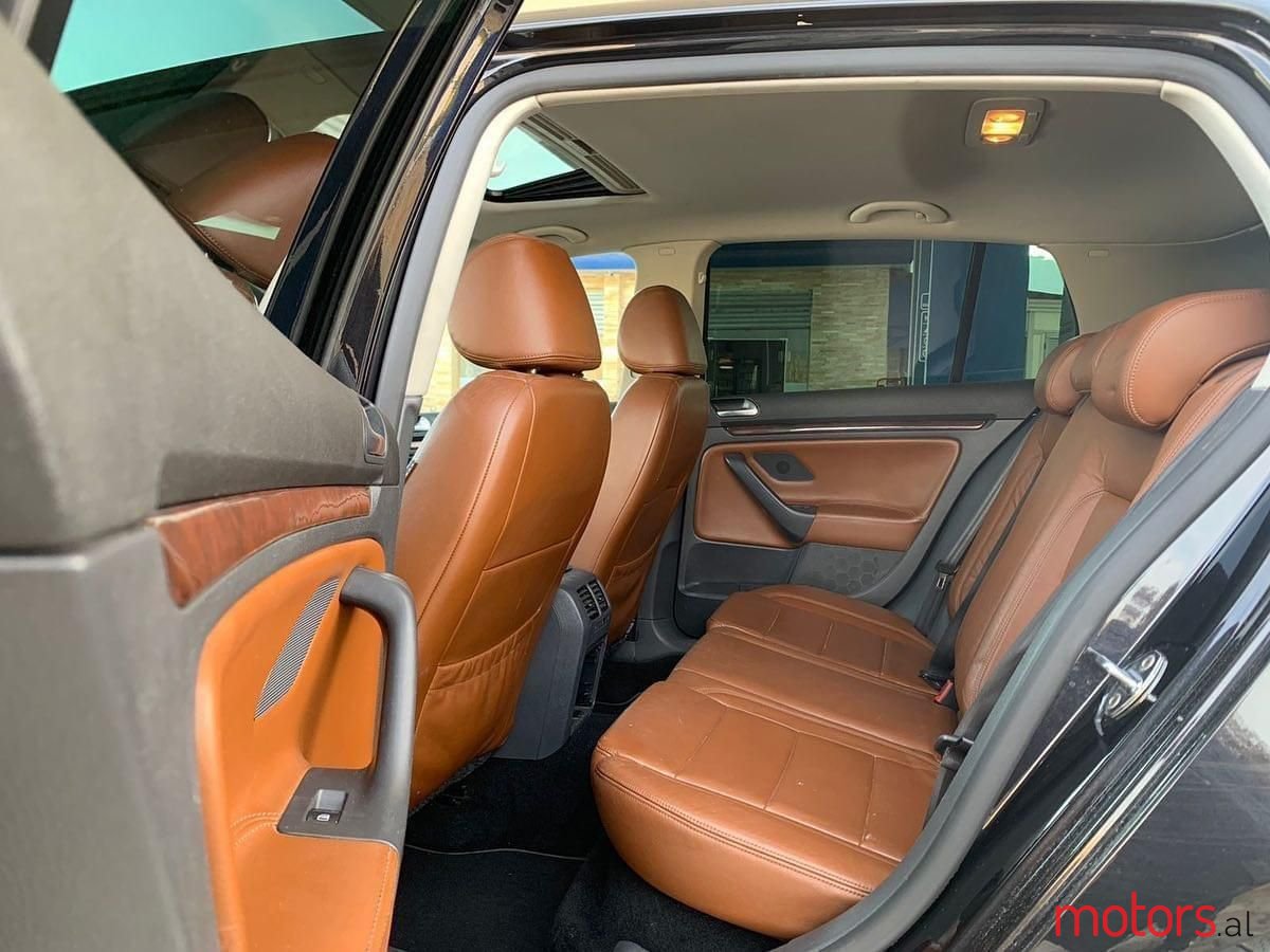 2008' Volkswagen Golf photo #4