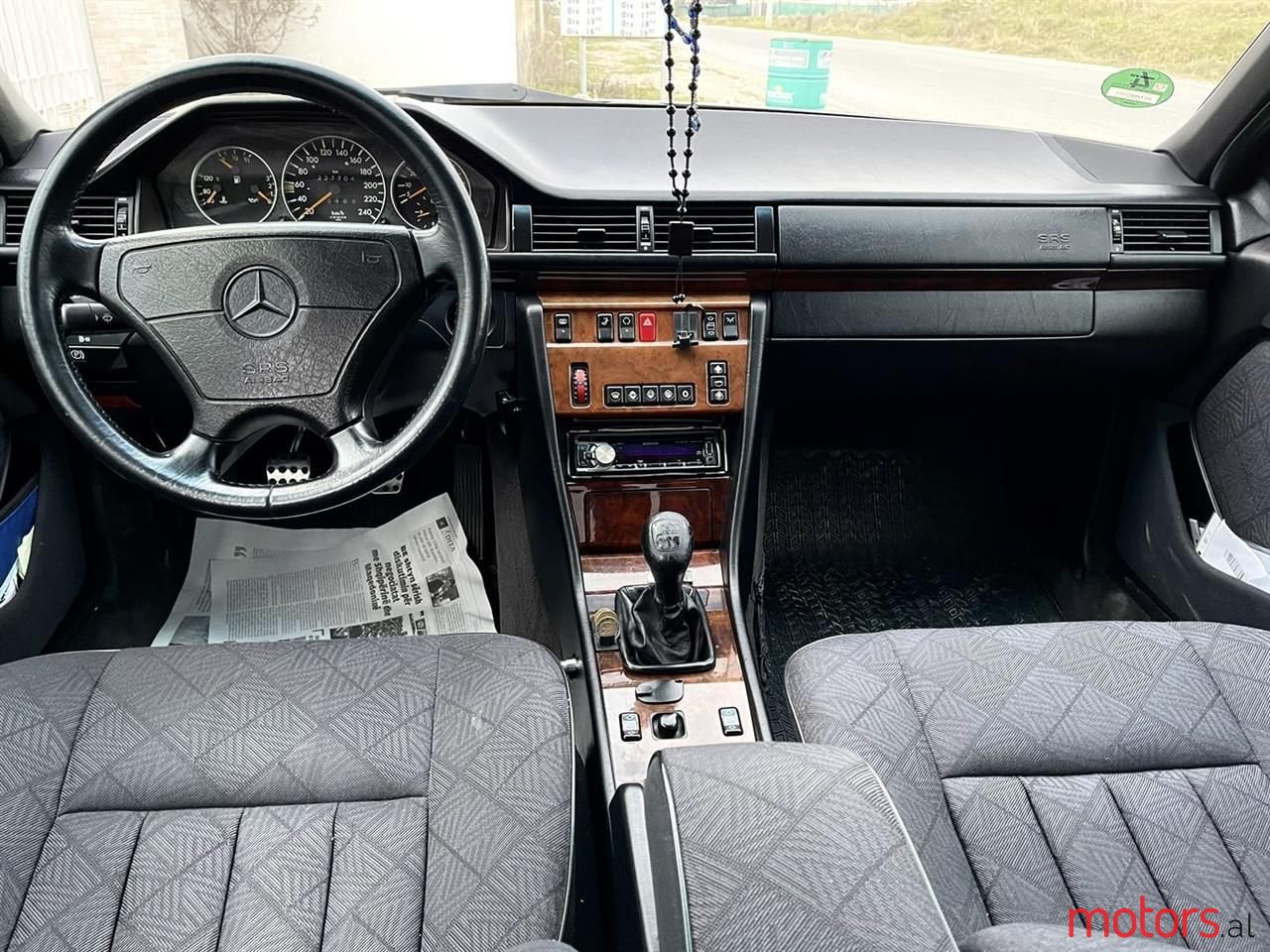 1994' Mercedes-Benz E 200 photo #3