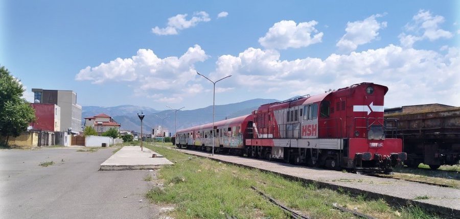Hekurudha Tiranë-Durrës/ Gati tenderi për ndërtimin e stacioneve përgjatë linjës