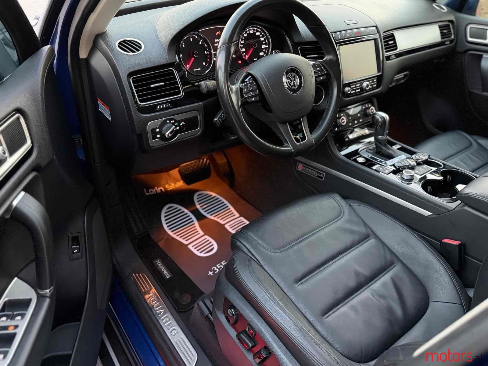 2015' Volkswagen Touareg photo #5