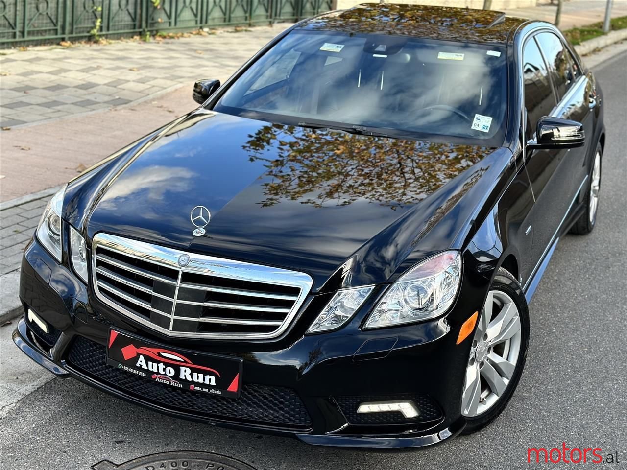 2011' Mercedes-Benz E 350 photo #2