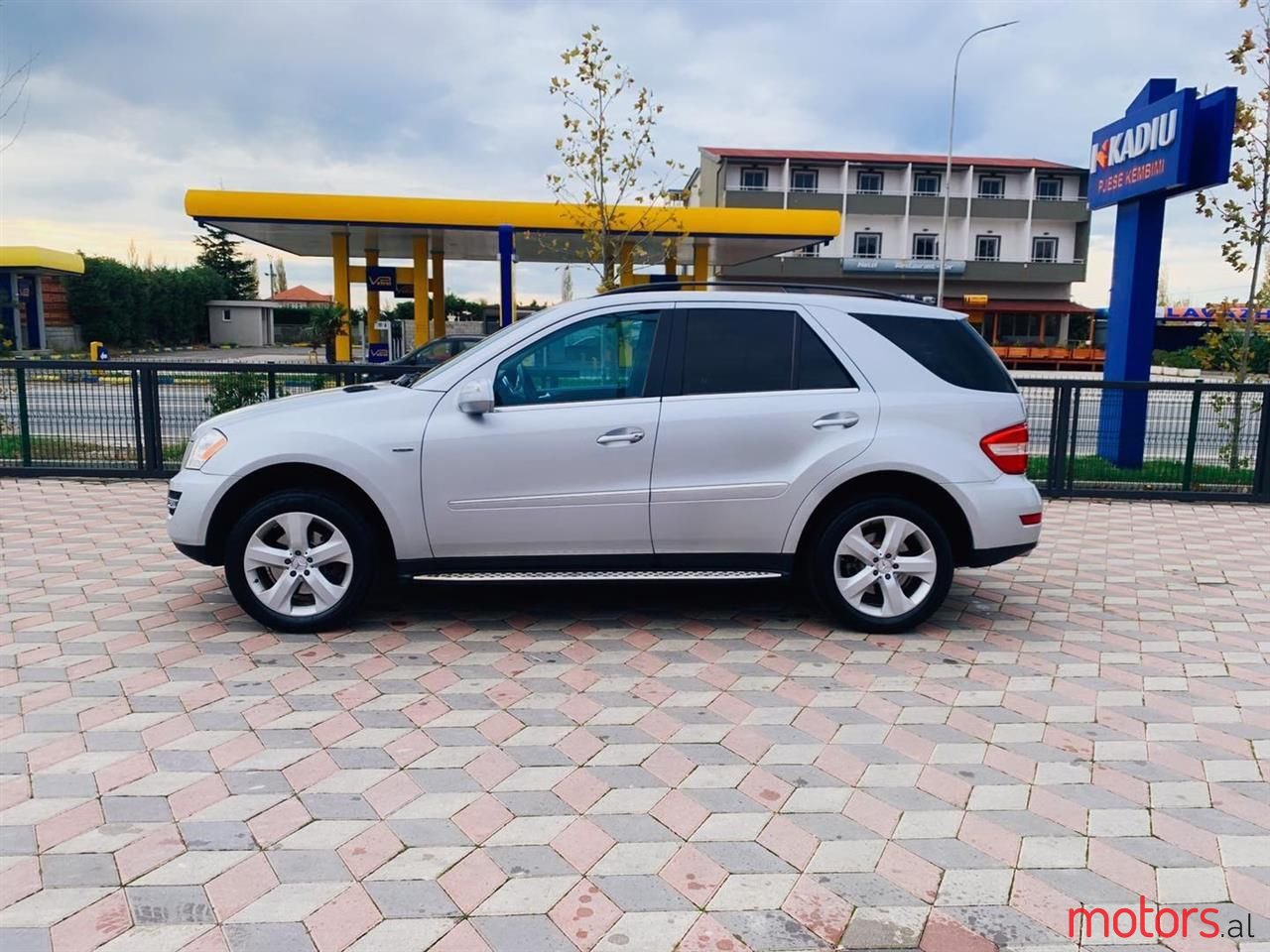 2010' Mercedes-Benz ML 320 photo #5