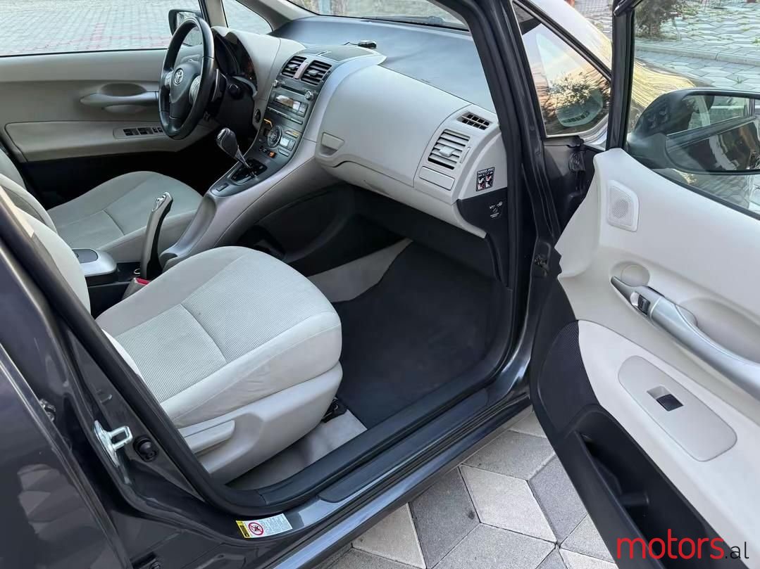 2007' Toyota Auris photo #6