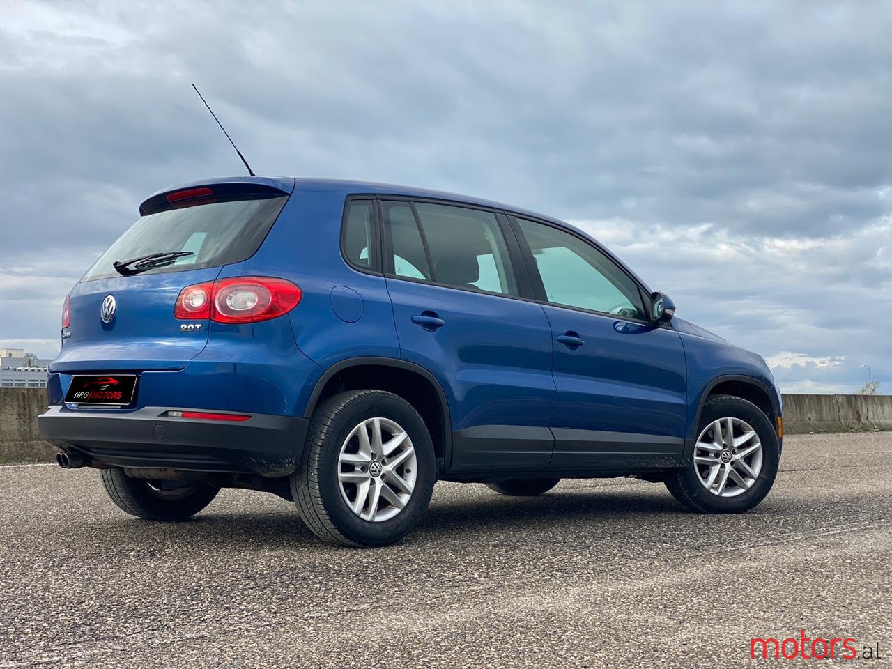 2009' Volkswagen Tiguan photo #3