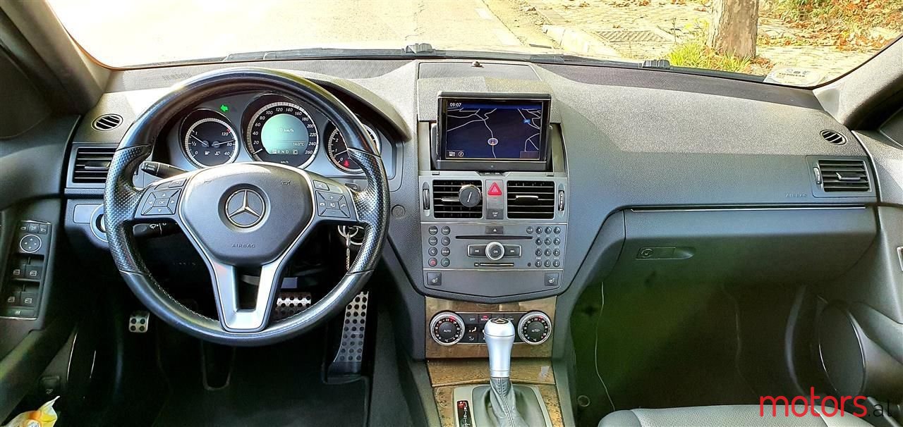 2010' Mercedes-Benz C 300 photo #2