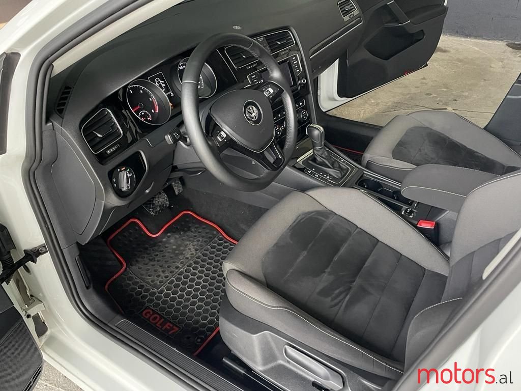 2014' Volkswagen Golf photo #2