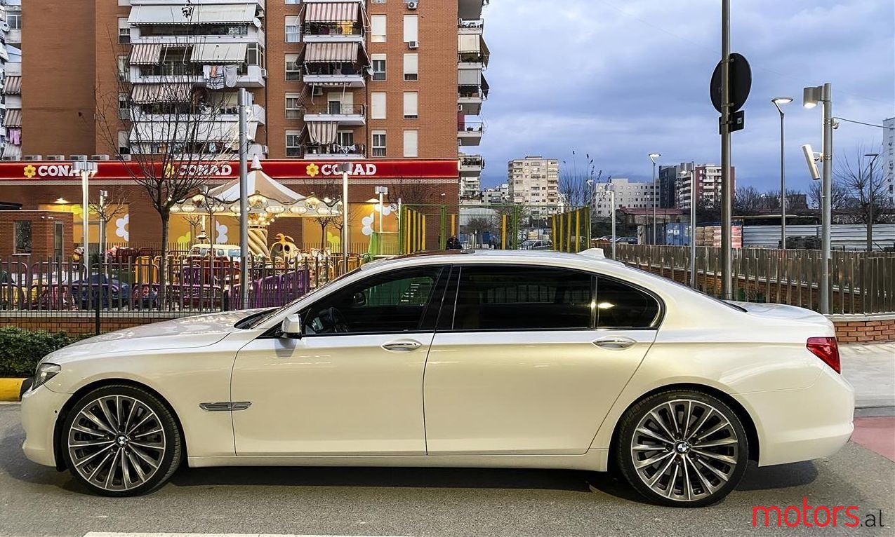 2010' BMW 730 photo #1