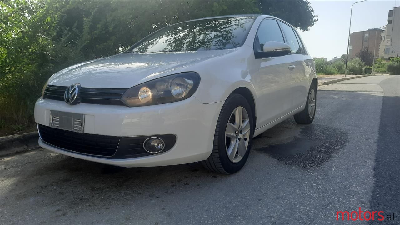 2009' Volkswagen Golf photo #5