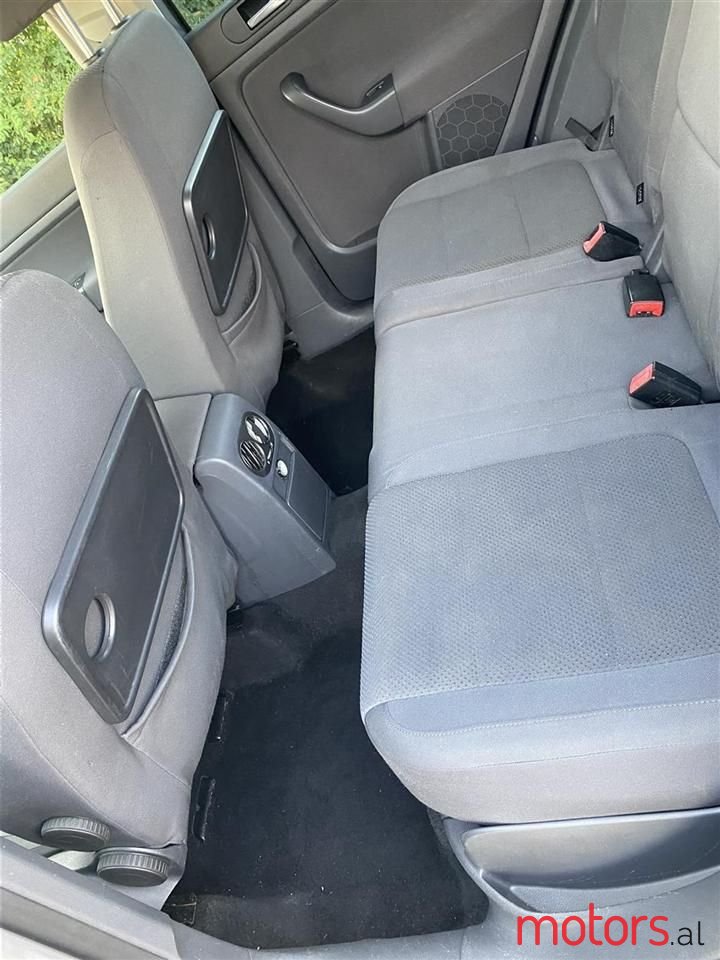 2008' Volkswagen Golf Plus photo #5