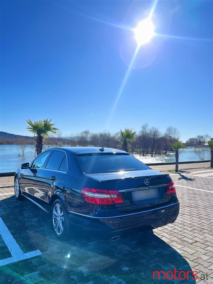 2011' Mercedes-Benz E 300 photo #5