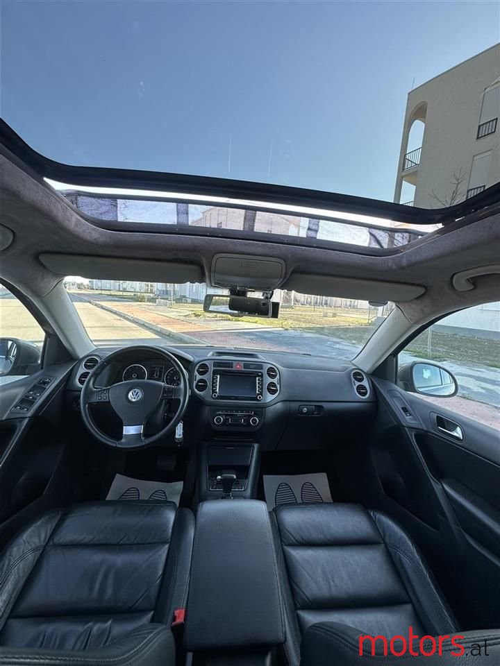 2010' Volkswagen Tiguan photo #6