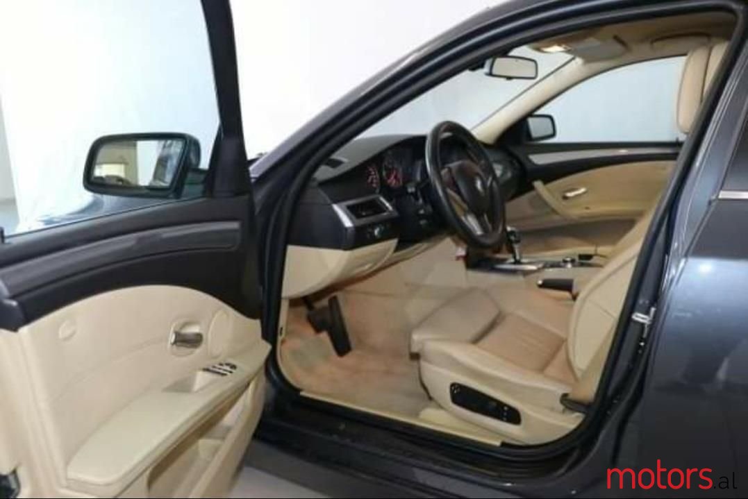 2009' BMW 525 photo #6