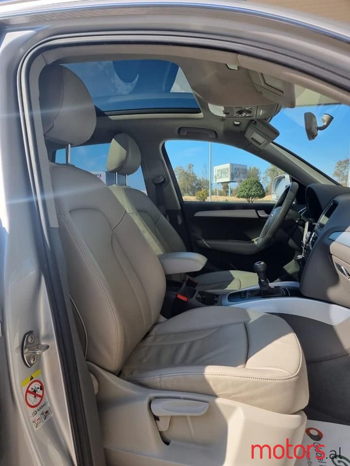 2010' Audi Q5 photo #5