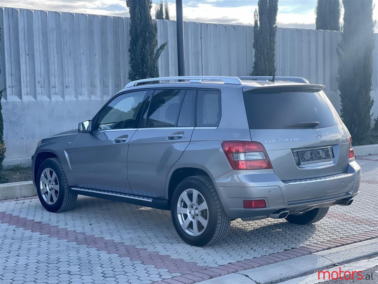 2010' Mercedes-Benz GLK 250 photo #3