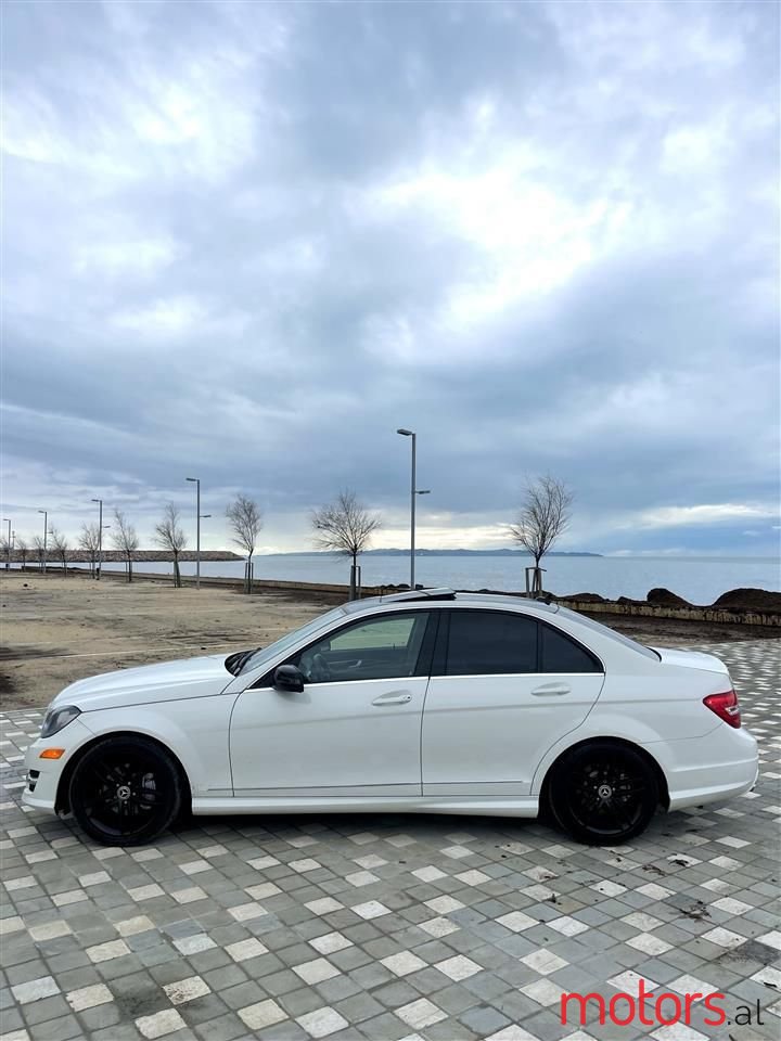 2012' Mercedes-Benz C 300 photo #6